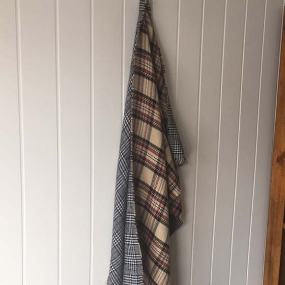 Reversible Ladies shawl - Picture 8 of 10